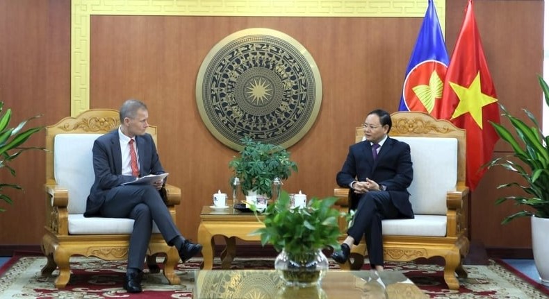 Deputy Minister of Natural Resources and Environment Le Minh Ngan (right) at a meeting with Danish Ambassador to Vietnam Nicolai Prytz in Hanoi, October 2, 2023. Photo courtesy of the ministry.