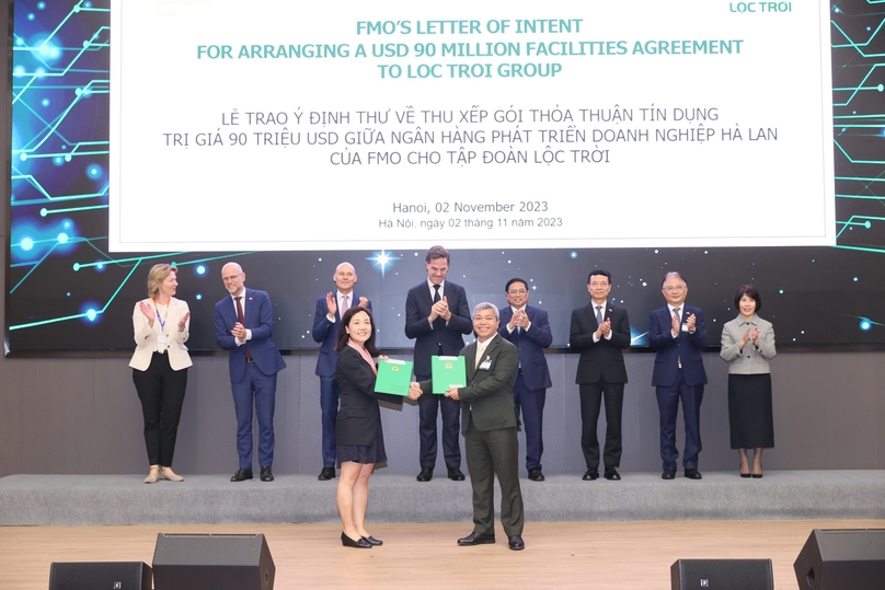 Loc Troi Group JSC and Dutch Entrepreneurial Development Bank (FMO) sign a letter of intent for a $90 million credit package to support sustainable rice development in Vietnam, Hanoi, November 2, 2023. Photo courtesy of Loc Troi.