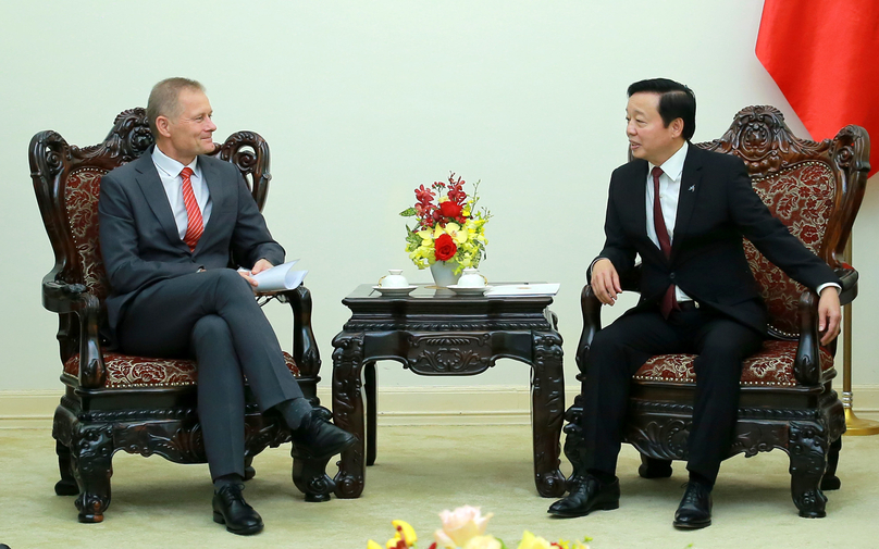 Deputy Prime Minister Tran Hong Ha (right)  at a meeting with Danish Ambassador to Vietnam Nicolai Prytz in Hanoi on October 2, 2023. Photo courtesy of the government's news portal.