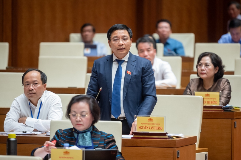 Minister of Transport Nguyen Van Thang answers questions at a National Assembly Q&A session on October 6, 2023. Photo courtesy of the National Assembly's news portal.