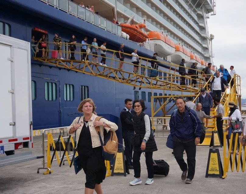 Tourists get off the Celebrity Solstice cruise ship docked at Ha Long Port, northern Vietnam, November 13, 2023. Photo courtesy of Vietnam News Agency.