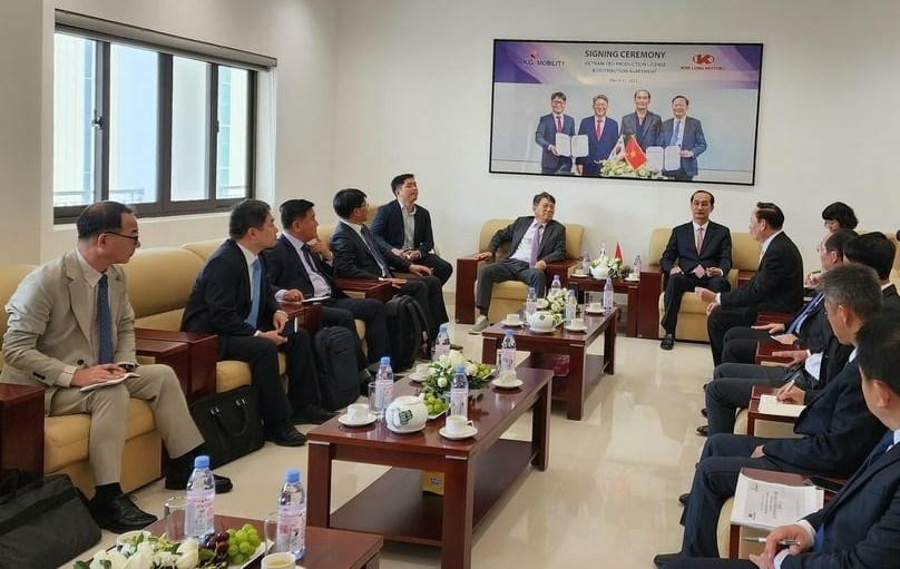 Executives of Kim Long Motors and KG Mobility at a meeting in Thua Thien-Hue province, central Vietnam, November 14-15, 2023. Photo courtesy of KG Mobility.