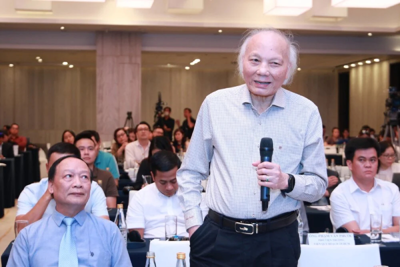 Prof. Nguyen Mai (standing), chairman of the Vietnam Association of Foreign Invested Enterprises (VAFIE), speaks at the Vietnam Industrial Park Forum 2023: Towards Green Growth in Ho Chi Minh City, November 16, 2023. Photo by The Investor/Le Toan.