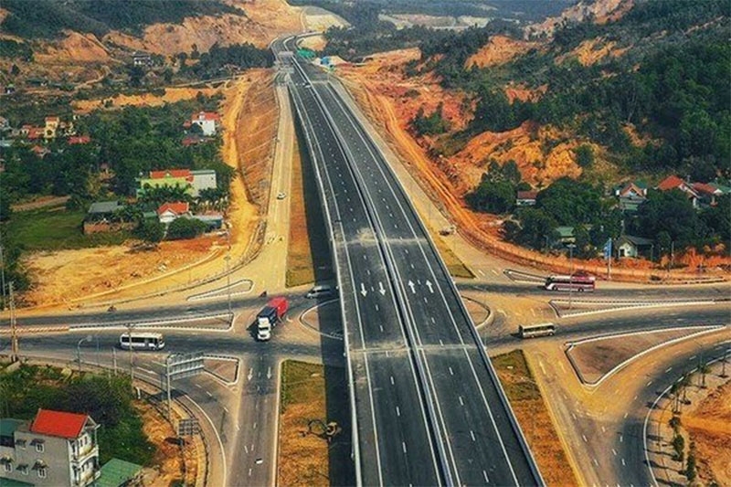 The North-South Expressway takes shape in Vietnam. Photo courtesy of the government's news portal. 