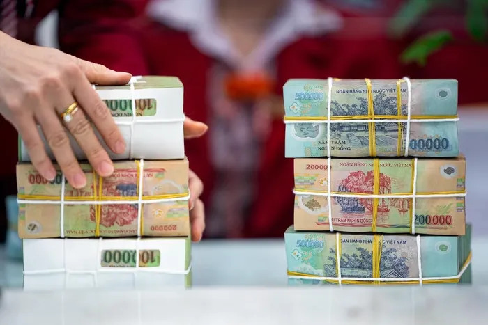Transactions of VND400 million ($16,520) or more have to be reported to the central bank from December 1, 2023. Photo by The Investor/Minh Hue.