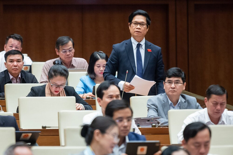  Vu Tien Loc, a National Assembly member from Hanoi, speaks at a National Assembly discussion on November 20, 2023. Photo courtesy of quochoi.vn.