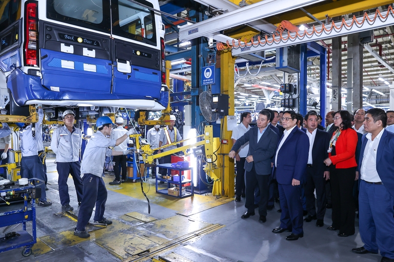 Prime Minister Pham Minh Chinh visits a Ford factory in Hai Duong province, northern Vietnam on March 15, 2023. Photo courtesy of the government's news portal.