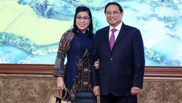 Prime Minister Pham Minh Chinh and his spouse. Photo courtesy of the government's news portal.