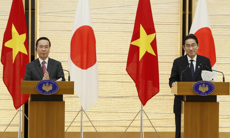 Vietnamese President Vo Van Thuong and Japanese Prime Minister Kishida Fumio at a joint press conference following their talks in Tokyo on November 27, 2023. Photo courtesy of Vietnam News Agency.