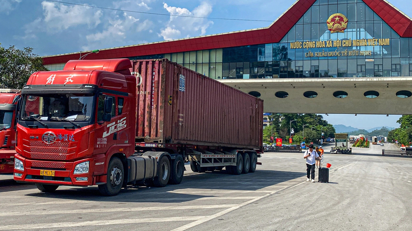 A truck passes through the Huu Nghi border gate in Lang Son province, northern Vietnam. Photo courtesy of Tuoi Tre (Youth) newspaper.