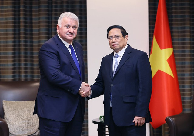 Prime Minister Pham Minh Chinh meets with Bilal Ekşi, CEO of Turkish Airlines in Ankara, November 29, 2023. Photo courtesy of the government's news portal.