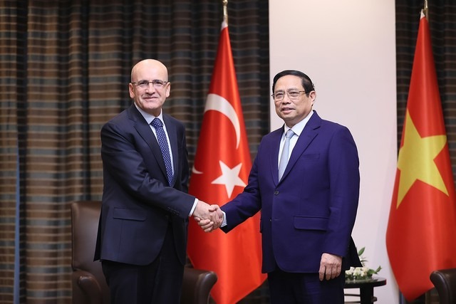 PM Pham Minh Chinh meets with Turkish Minister of Budget and Finance Mehmet Simsek in Ankara, Turkey, November 30, 2023. Photo courtesy of Vietnam News Agency.