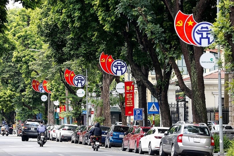 A street in Hanoi with decorations to mark Vietnam's National Day - September 2. Photo courtesy of Xay Dung (Construction) newspaper.