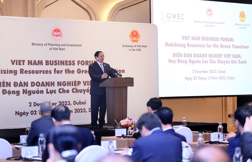 Prime Minister Pham Minh Chinh speaks at the Vietnam Business Forum in Dubai, the UAE, December 2, 2023. Photo courtesy of the government news portal. 