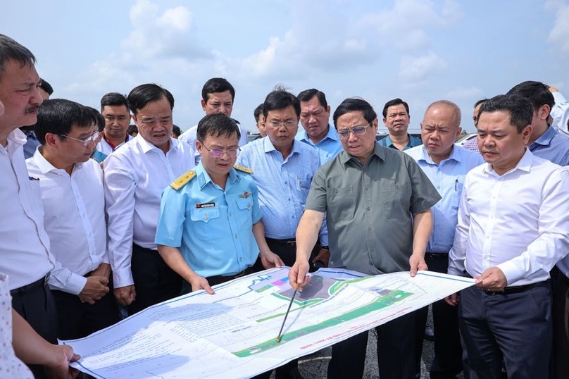Prime Minister Pham Minh Chinh at the Ca Mau airport, December 9, 2023. Photo courtesy of the goverment's news portal.