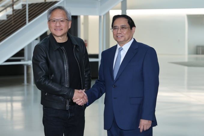 Jensen Huang (right), president and CEO of Nvidia, welcomes Vietnamese Prime Minister Pham Minh Chinh at the Silicon Valley on September 18, 2023. Photo courtesy of the government's news portal.