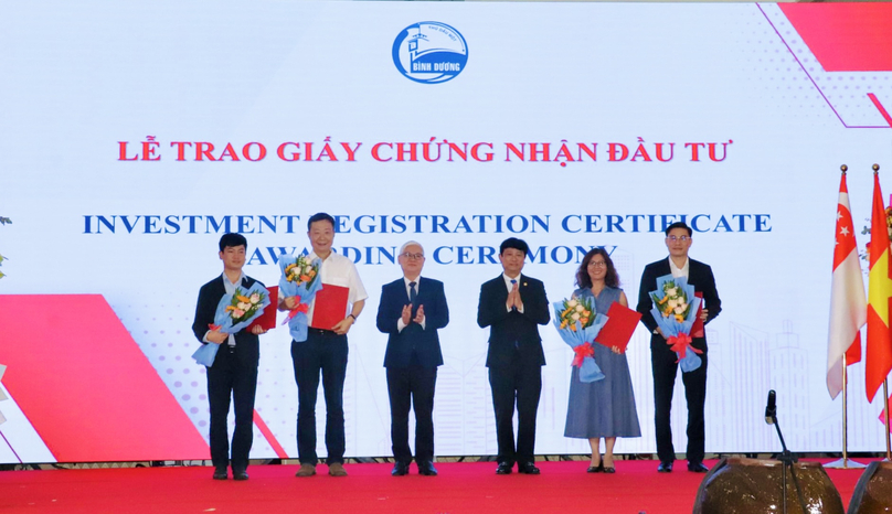 Binh Duong authorities grant four investment certificates to Singaporean investors in the southern province, December 11, 2023. Photo courtesy of Binh Duong news portal.
