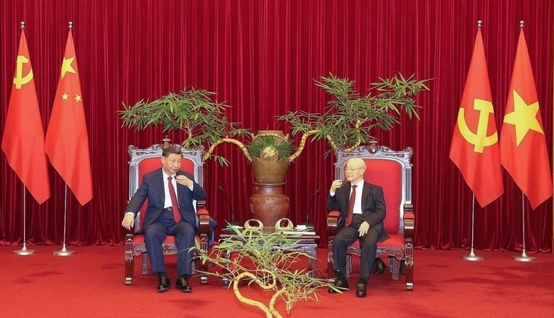 General Secretary of the Communist Party of Vietnam Nguyen Phu Trong (right) and Chinese Party General Secretary and President Xi Jinping join a tea party in Hanoi on December 12, 2023. Photo courtesy of Vietnam News Agency.