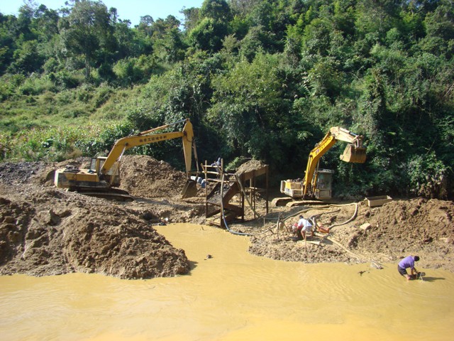 Một mỏ ở Yên Bái, miền Bắc Việt Nam.  Ảnh do báo Yên Bái cung cấp.
