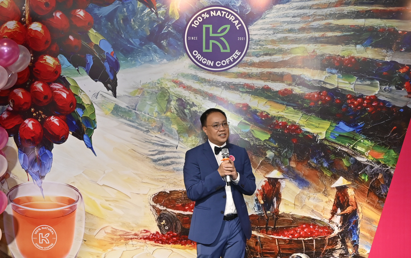 Phan Minh Thong, general director of Phuc Sinh Group, speaks at the launch of Cascara Blue Son La tea bags in the domestic market, December 15 in Ho Chi Minh City. Photo courtesy of Phuc Sinh.