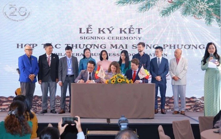 Executives of Libeert and Vinacacao at a signing ceremony in Ho Chi Minh City, December 14, 2023. Photo courtesy of Thanh Nien (Young People) newspaper.