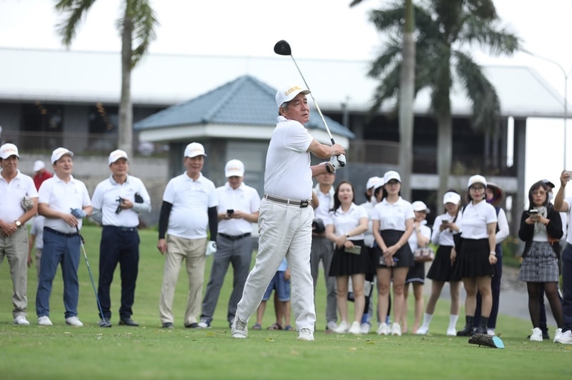 Bui Quang Vinh, former Minister of Planning and Investment, tees off. Photo by The Investor. 