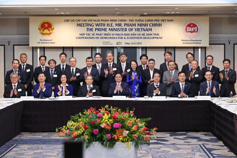 Vietnam's Prime Minister Pham Minh Chinh at a meeting with prominent Japanese enterprises to discuss cooperation in the development of semiconductor chips and associated ecosystems. Photo courtesy of the government's news portal.