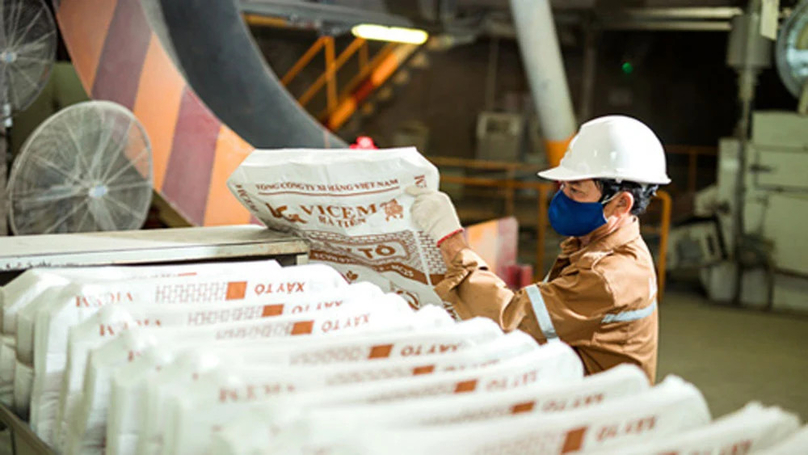 A worker prepares cement packaging at a factory of Vicem Ha Tien Cement Joint Stock Company. Photo courtesy of the company.
