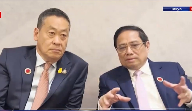 Thai PM Srettha Thavisin(left) and Vietnamese PM Pham Minh Chinh meet on the sidelines of the Commemorative Summit for the 50th anniversary of ASEAN-Japan relations in Tokyo, Japan, December 17, 2023. Screenshot from Vietnam Television reportage.