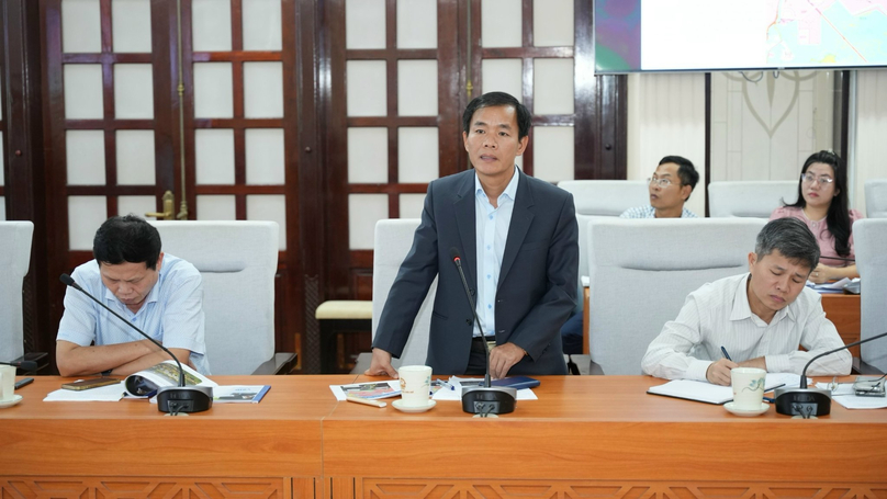 Thua Thien-Hue Chairman Nguyen Van Phuong speaks at a meeting with officials of the Vietnam-Singapore Industrial Par J.V. Co. Ltd. (VSIP) in the central Vietnam province, December 14, 2023. Photo courtesy of Thua Thien-Hue news portal.