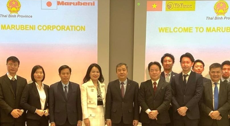Ngo Dong Hai (fifth, left), chief of Thai Binh province's Party Committee, at a meeting with Marubeni leadership in Tokyo, December 18, 2023. Photo courtesy of Thai Binh newspaper.