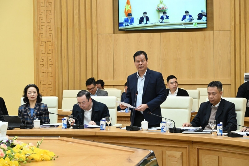 Hoang Tien Dung, head of the Electricity & Renewable Energy Authority, speaks at a meeting on energy projects organized by the Ministry of Industry and Trade, Hanoi, December 25, 2023. Photo courtesy of the ministry.