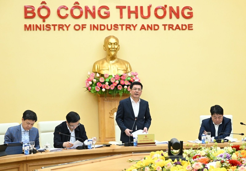 Minister of Industry and Trade Nguyen Hong Dien speaks at a meeting on energy projects in Hanoi, December 25, 2023. Photo courtesy of the Ministry of Industry and Trade.