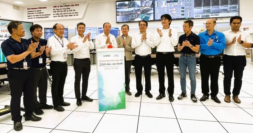 Ba Ria-Vung Tau Chairman Nguyen Van Tho presses the button to initiate Long Son Petrochemicals start up in the southern province, December 25, 2023. Photo courtesy of Ba Ria-Vung Tau newspaper.