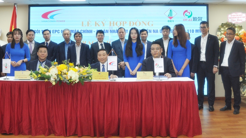 Executives of CC1, DR AZ and Vincomin Power sign an Engineering Procurement and Construction (EPC) contract in Hanoi, December 28, 2023. Photo courtesy of CC1.