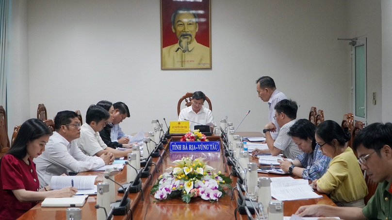 Ba Ria-Vung Tau Vice Chairman Nguyen Cong Vinh (center) chairs a meeting with representatives of businesses and the My Xuan A2 Industrial Park in the southern province, January 4, 2023. Photo courtesy of Ba Ria-Vung Tau newspaper.