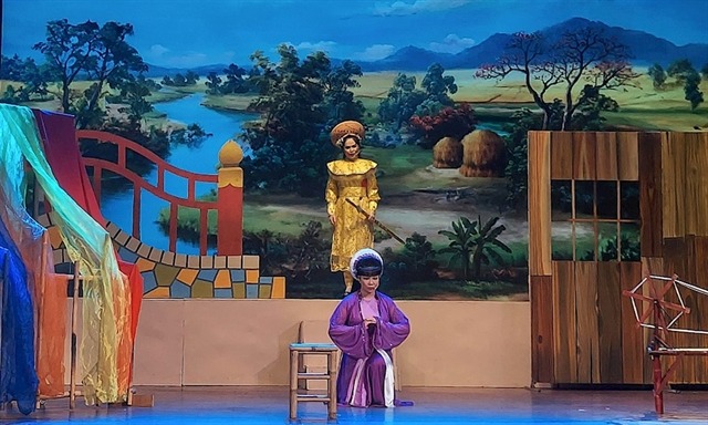 Young actress Kim Luan (in purple) will star in Weaving on the Bridge, a cai luong play that features southern culture and lifestyle. Photo courtesy of the theater.