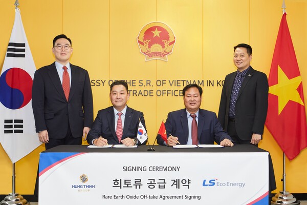 Executives of Hung Thinh Group and LS Eco Energy sign a rare earth oxide supply agreement in Seoul, January 10, 2024. Photo courtesy of LS Eco Energy.