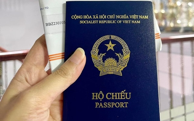 A Vietnamese passport. Photo courtesy of CafeF.