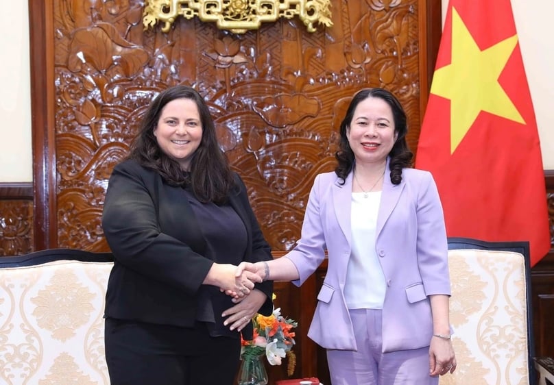 Phó Chủ tịch nước Việt Nam Võ Thị Anh Xuân (phải) và Kay Hart, Chủ tịch nhóm thị trường quốc tế (IMG) của Ford, gặp nhau tại Hà Nội, ngày 17/1/2024. Ảnh do Thông tấn xã Việt Nam cung cấp.