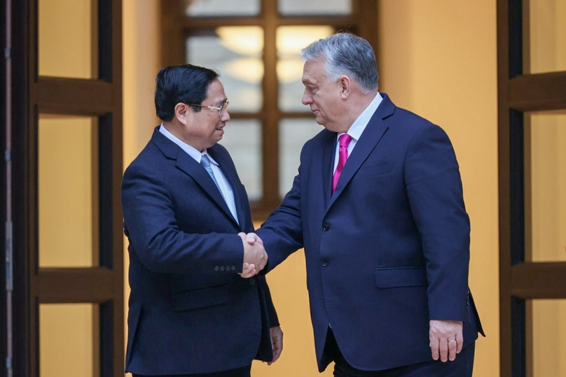 Vietnamese Prime Minister Pham Minh Chinh (L) and his Hungarian counterpart Viktor Orban shake hands following talks in Budapest, January 18, 2024. Photo courtesy of Vietnam's government news portal.