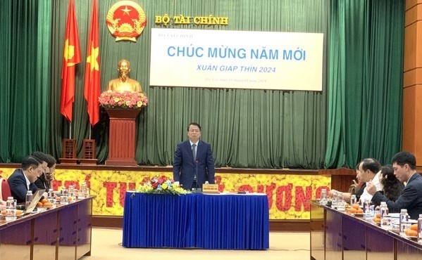 Deputy Minister of Finance Nguyen Duc Chi addresses the press in Hanoi, January 19, 2024. Photo courtesy of the government's news portal.