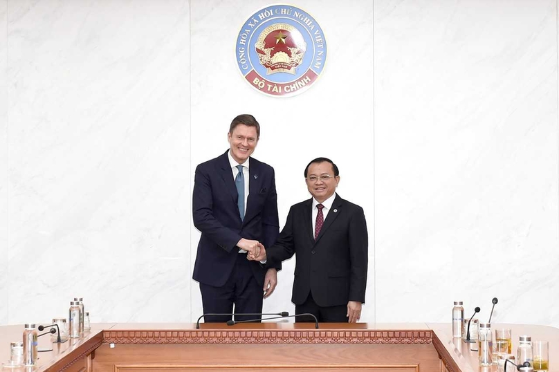 Deputy Minister of Finance Le Tan Can (right) and Winfried Wicklein, director general of ADB’s Southeast Asian Department, at a meeting in Hanoi on January 22, 2024. Photo courtesy of the Ministry of Finance.