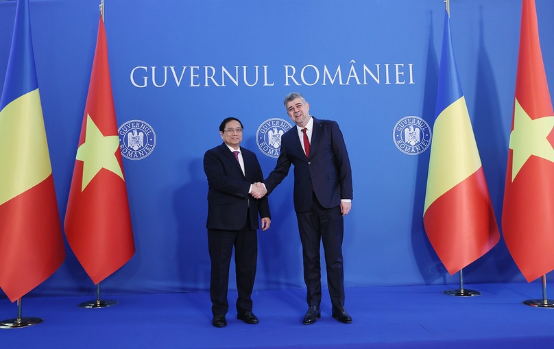 Prime Minister Pham Minh Chinh (left) and Prime Minister Ion-Marcel Ciolacu meet in Bucharest, Romania, January 22, 2024. Photo courtesy of the government's news portal.