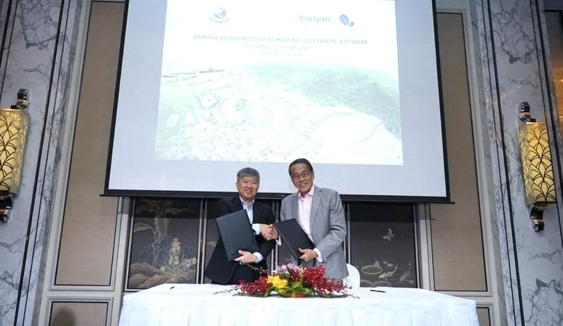 Pegasus chairman Ricky Tan (left) and Banyan Group chairman Ho Kwon Ping at the signing ceremony on January 17, 2024. “Photo courtesy of Pegasus Binh Dinh.