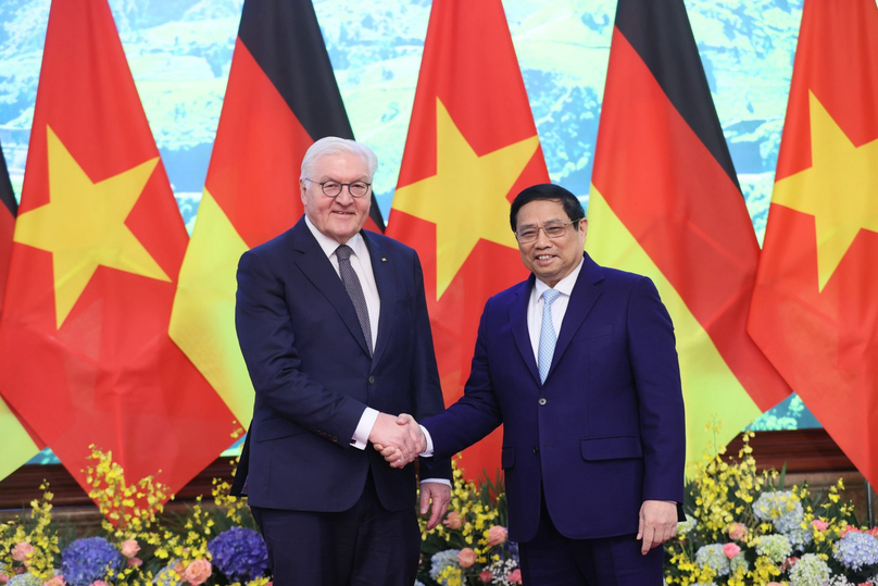 German President Frank-Walter Steinmeier (left) and Vietnamese Prime Minister Pham Minh Chinh meet in Hanoi, January 24, 2024. Photo courtesy of the Vietnamese government's news portal.