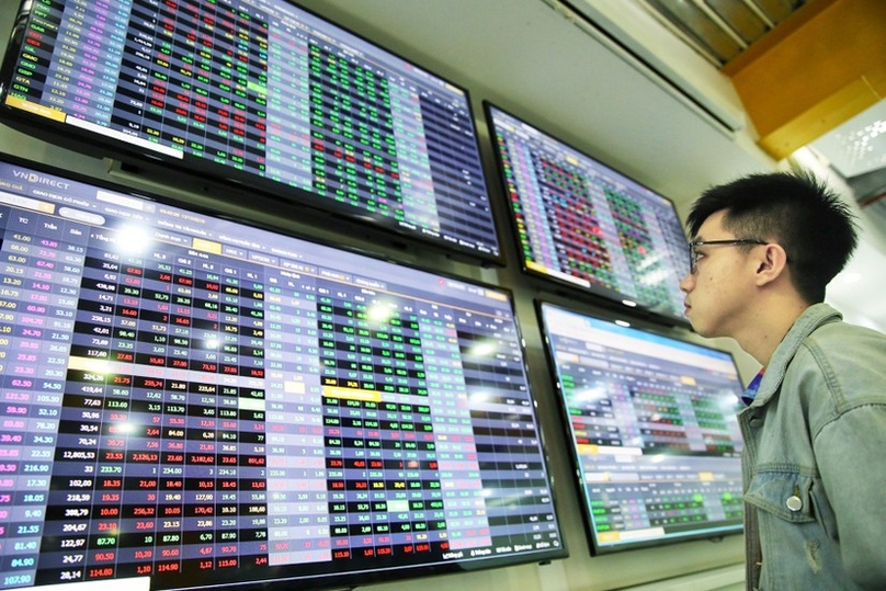 An investor checks stock prices at a brokerage firm in Ho Chi Minh City. Photo courtesy of Vietnam News Agency.
