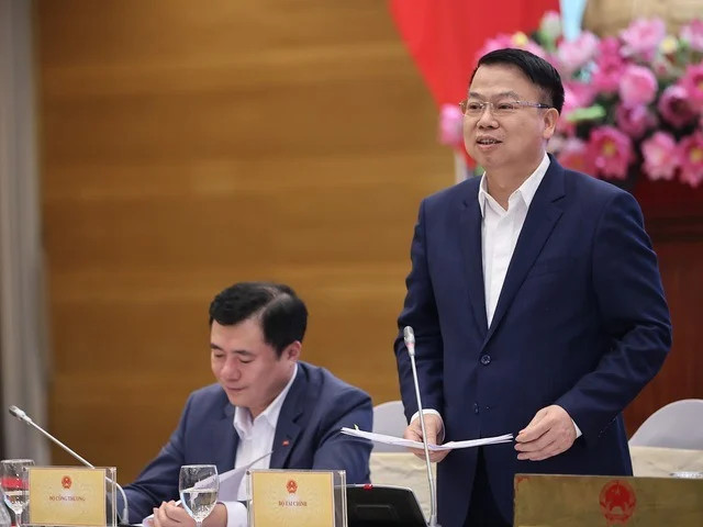 Deputy Minister of Finance Nguyen Duc Chi at the government's January regular meeting, February 1, 2024. Photo courtesy of the government's news portal.