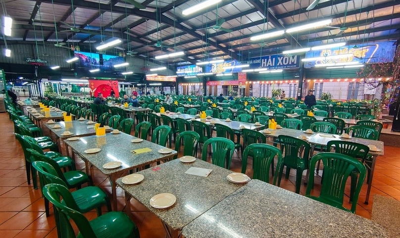 A Hai Xom Beer restaurant in Hanoi remains empty even as Tet neaers. Photo by The Investor/Trong Hieu.