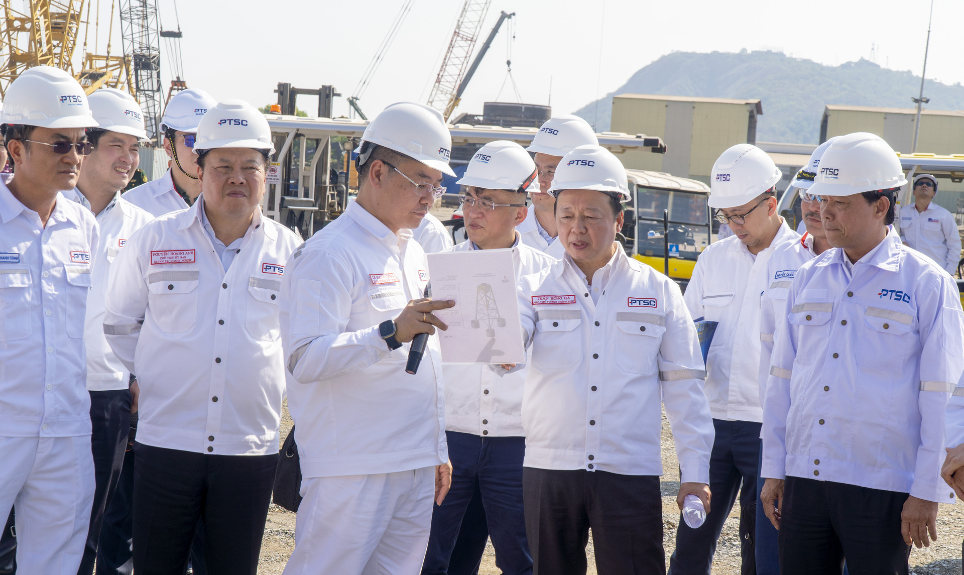 Deputy Prime Minister Tran Hong Ha (center, right) during a Tet visit to PTSC factory in Ba Ria-Vung Tau province, southern Vietnam, February 4, 2024. Photo courtesy of Ba Ria-Vung Tau newspaper.